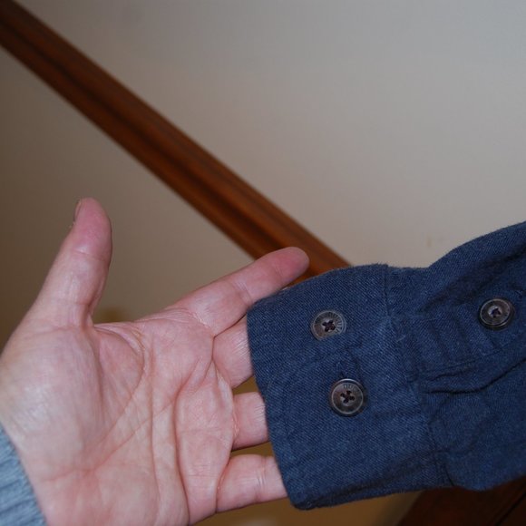 Men’s Duluth Trading Blue Flannel Button down Size XL - Picture 2 of 5
